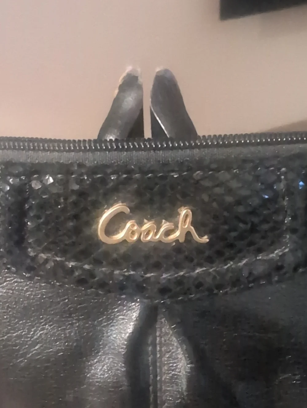 Vintage Ashley VCoach Black Leather Shoulder Bag with Gold Logo